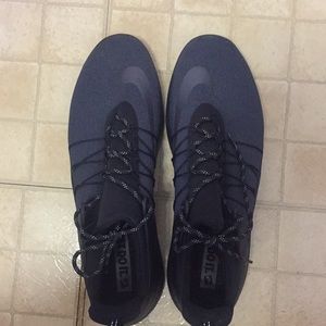Brand  New Nike sneaker Mens 13